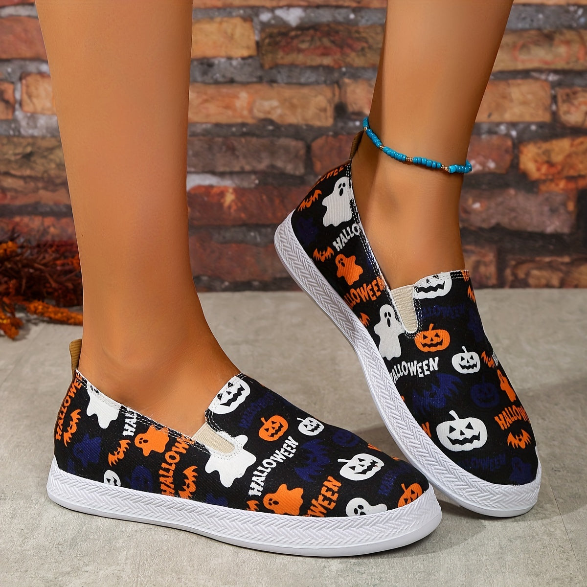 Halloween Chic: Lightweight Women's Canvas Sneakers with Pumpkin and Ghost Print