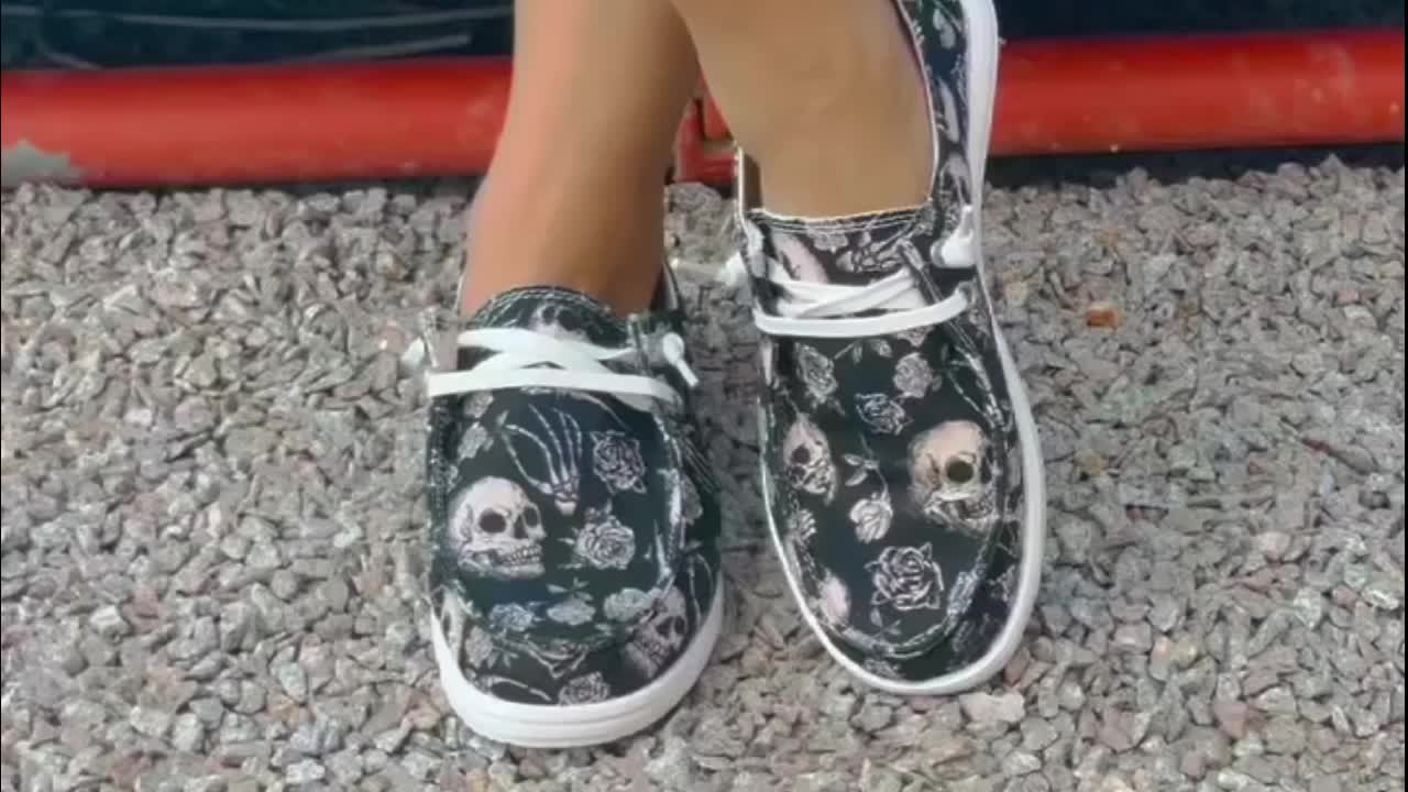 Skull And Flower Pattern Women's Comfy Canvas Shoes - Low-Top Slip-On Halloween Shoes for Lightweight Comfort