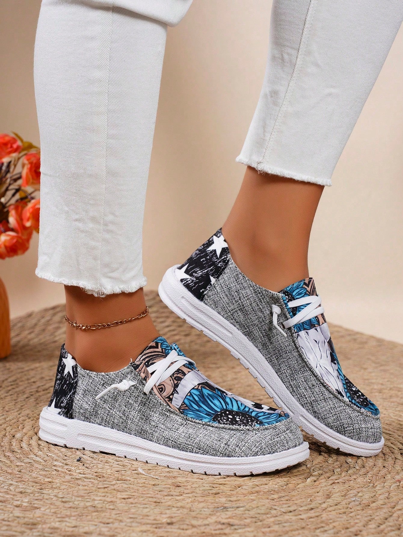 Stylishly Spooky: Women's Lightweight Halloween Skull Casual Sports Shoes