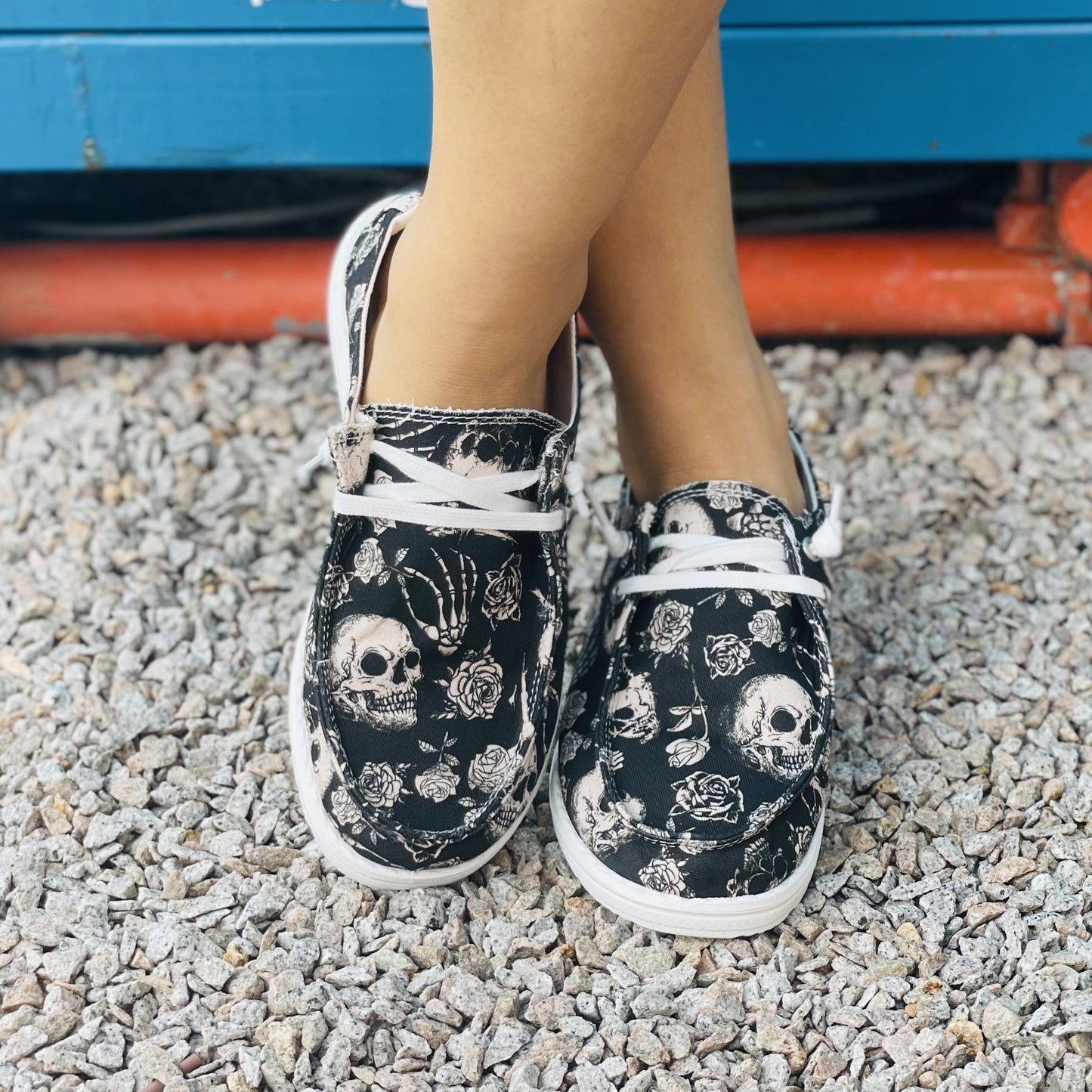 Skull And Flower Pattern Women's Comfy Canvas Shoes - Low-Top Slip-On Halloween Shoes for Lightweight Comfort