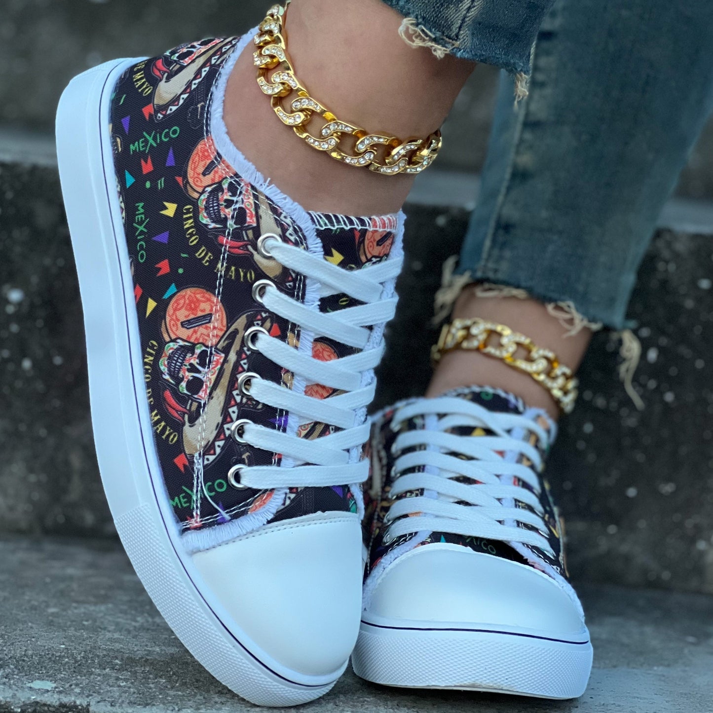 Wickedly Stylish: Women's Skull Print Canvas Shoes - Spook-tacular Casual Lace-up Outdoor Sneakers for Halloween Enthusiasts