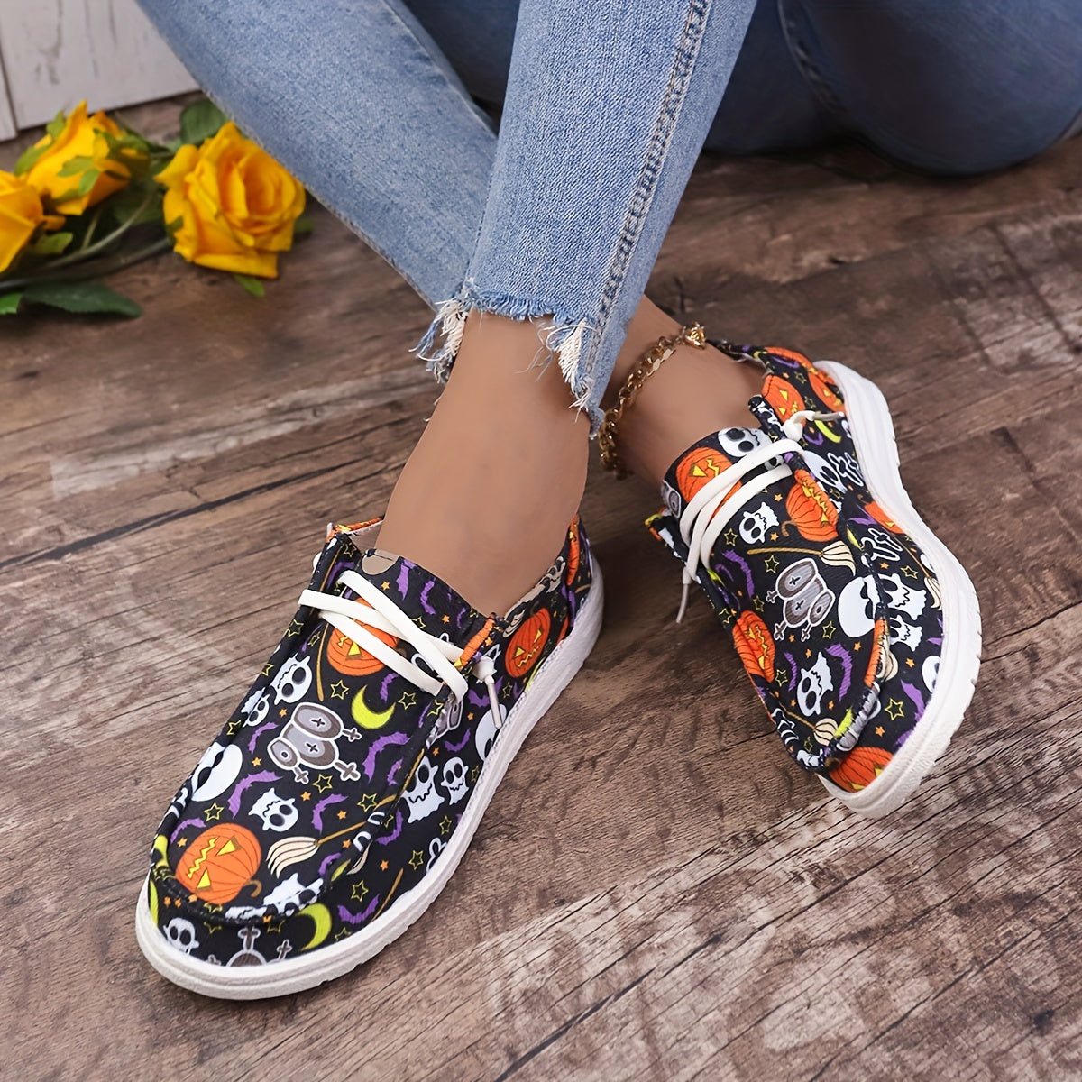 Spooktacular Delight: Happy Halloween Multicolor Pumpkin, Skeleton, and Ghost Print Skate Shoes – Lightweight Low-Top Board Shoes