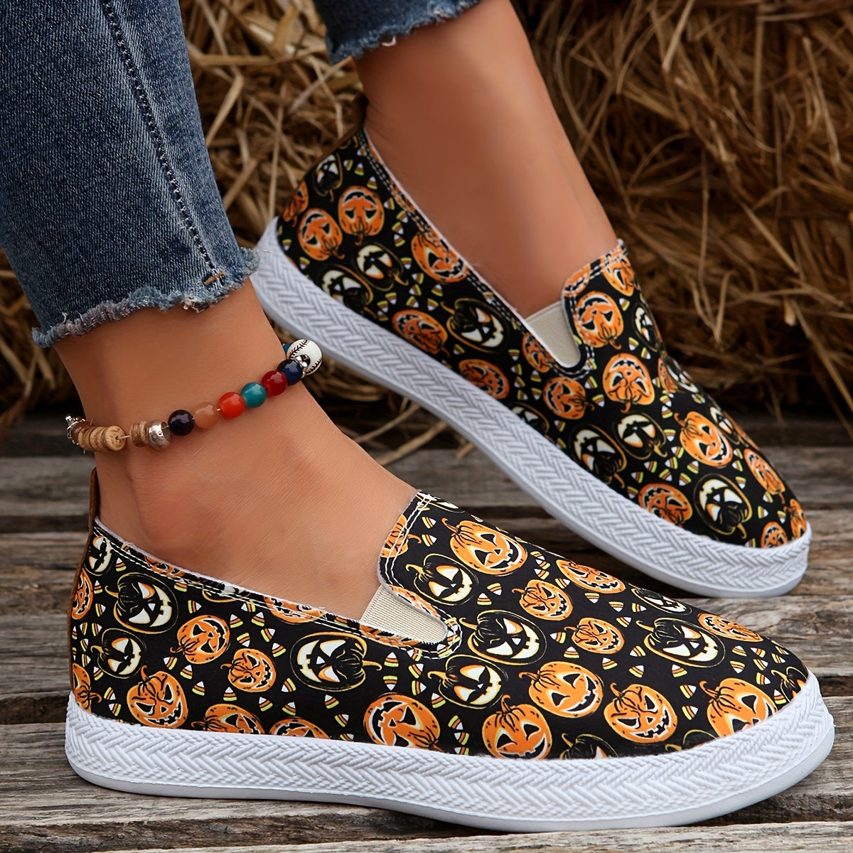 Halloween Flair: Women's Ghost Face Pumpkin Print Flats for Stylish & Comfy Casual Halloween Outfits