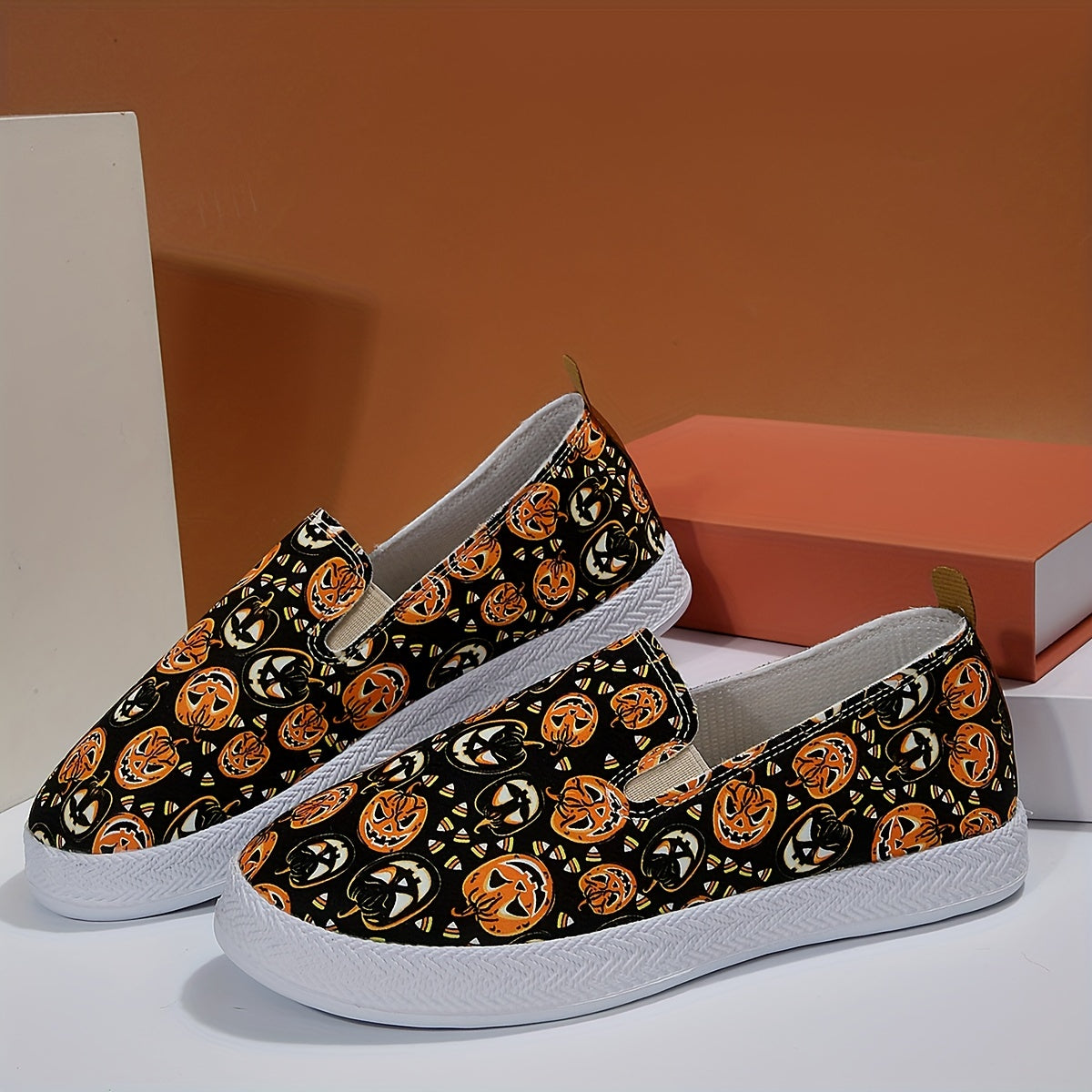 Halloween Flair: Women's Ghost Face Pumpkin Print Flats for Stylish & Comfy Casual Halloween Outfits