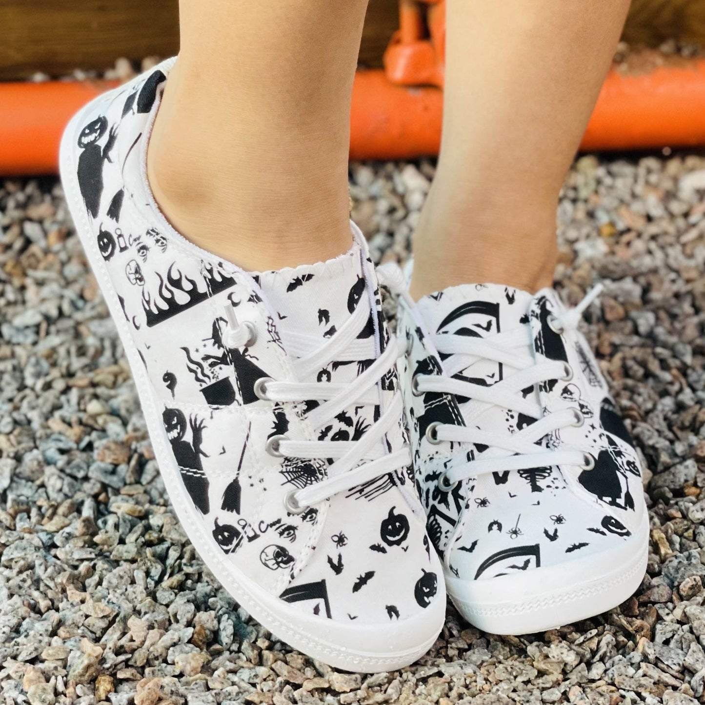 Trendy Halloween Pumpkin Printed Canvas Shoes - Lightweight, Lace-Up, Round Toe, Perfect for Halloween and Everyday Casual Wear