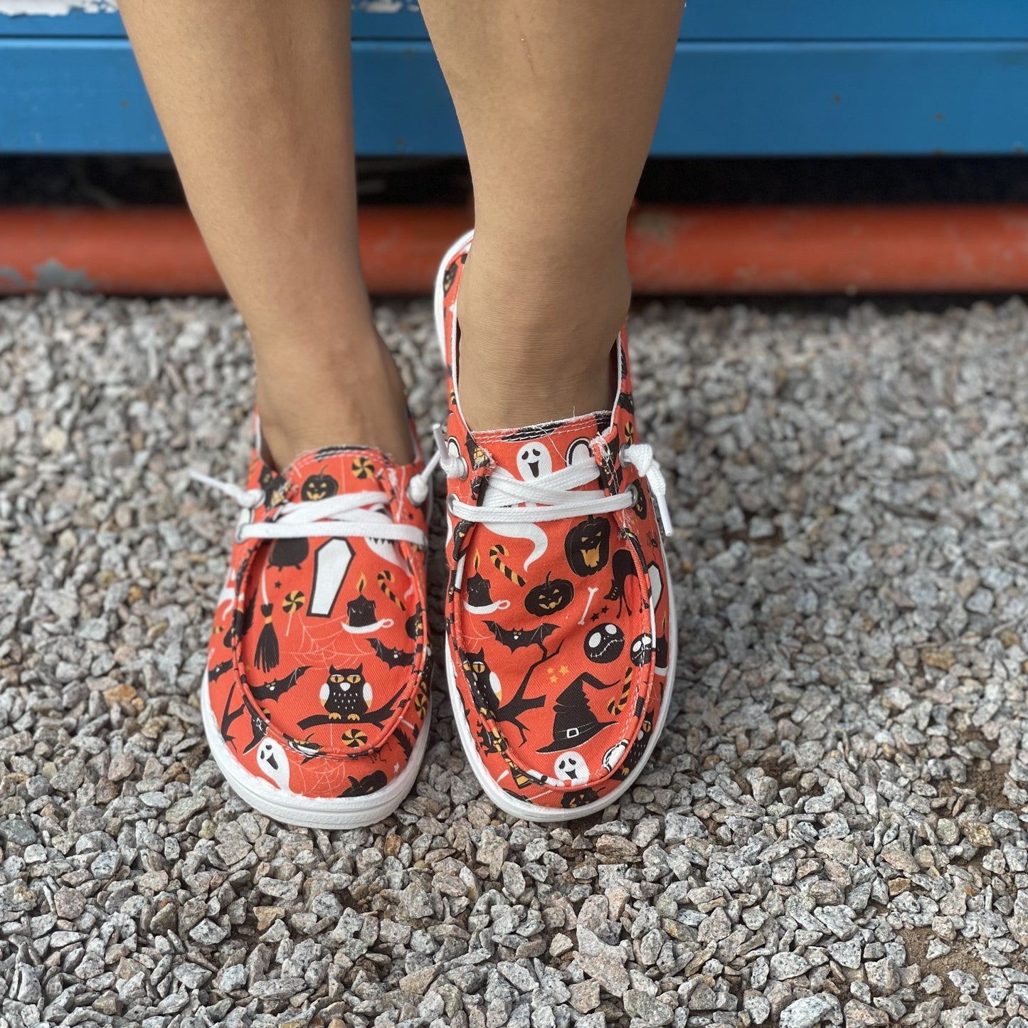 Halloween Chic: Women's Pumpkin Owl Printed Low-Top Canvas Shoes for Casual Outdoor Travel