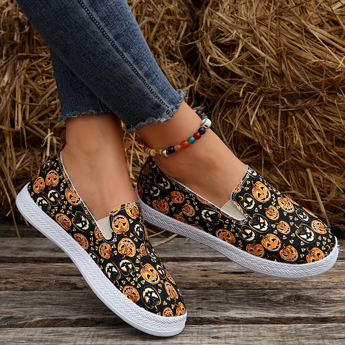 Halloween Flair: Women's Ghost Face Pumpkin Print Flats for Stylish & Comfy Casual Halloween Outfits