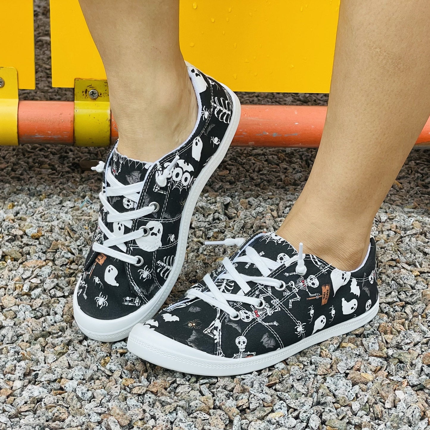 Lightweight Skeleton & Ghost Printed Women's Canvas Shoes - Perfect for Halloween and Everyday Comfort