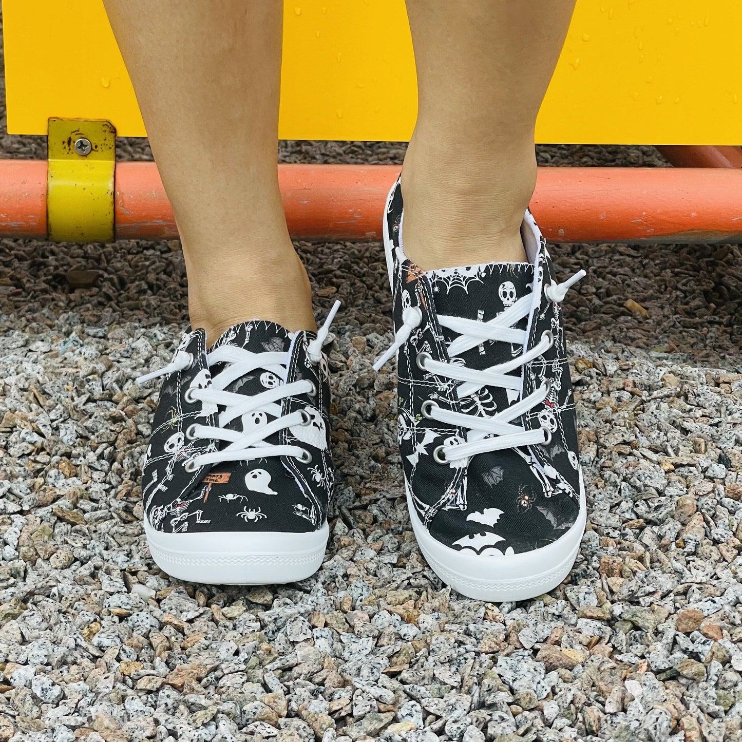 Lightweight Skeleton & Ghost Printed Women's Canvas Shoes - Perfect for Halloween and Everyday Comfort