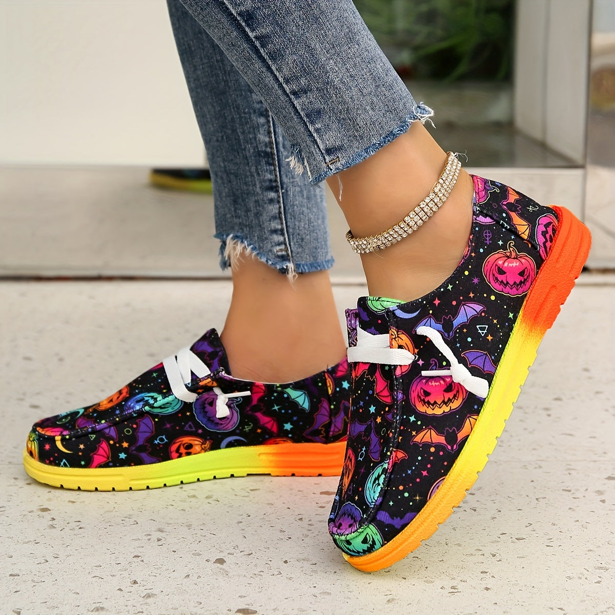 Colorful Pumpkin & Bat Pattern Women's Canvas Shoes, Casual Lace Up Outdoor Shoes, Lightweight Low Top Halloween Shoes