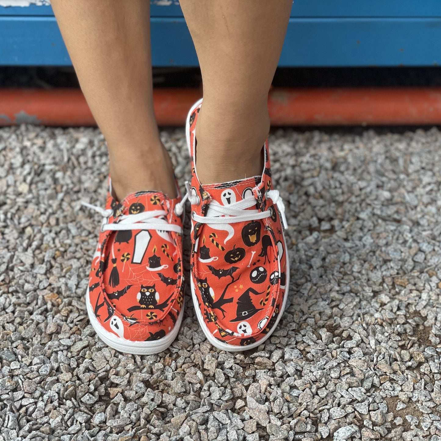 Halloween Chic: Women's Pumpkin Owl Printed Low-Top Canvas Shoes for Casual Outdoor Travel