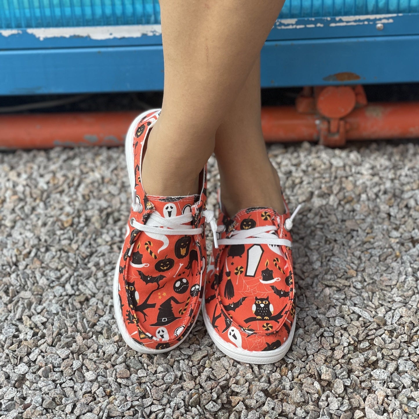 Halloween Chic: Women's Pumpkin Owl Printed Low-Top Canvas Shoes for Casual Outdoor Travel