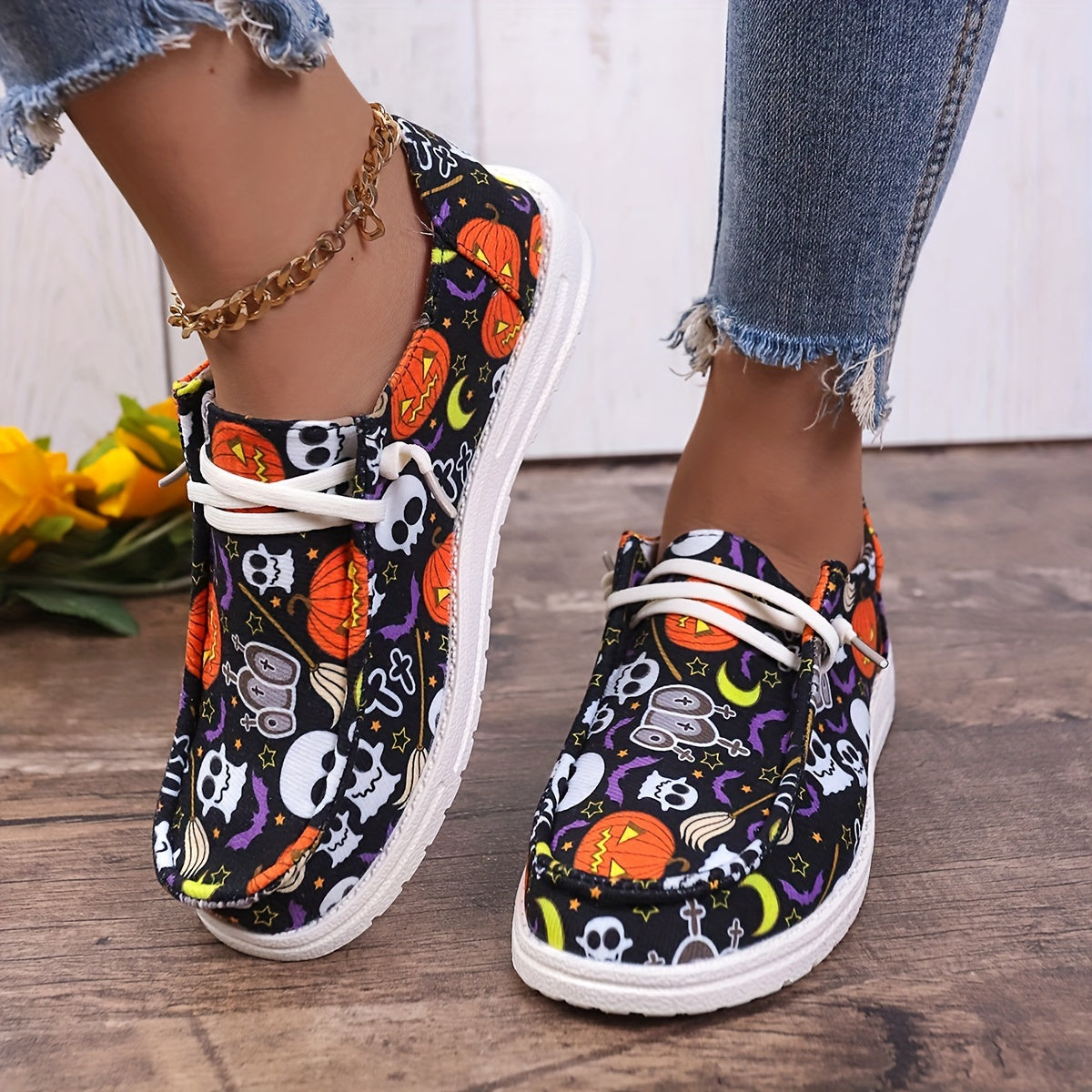 Spooktacular Delight: Happy Halloween Multicolor Pumpkin, Skeleton, and Ghost Print Skate Shoes – Lightweight Low-Top Board Shoes