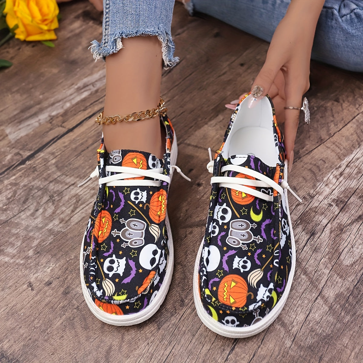 Spooktacular Delight: Happy Halloween Multicolor Pumpkin, Skeleton, and Ghost Print Skate Shoes – Lightweight Low-Top Board Shoes