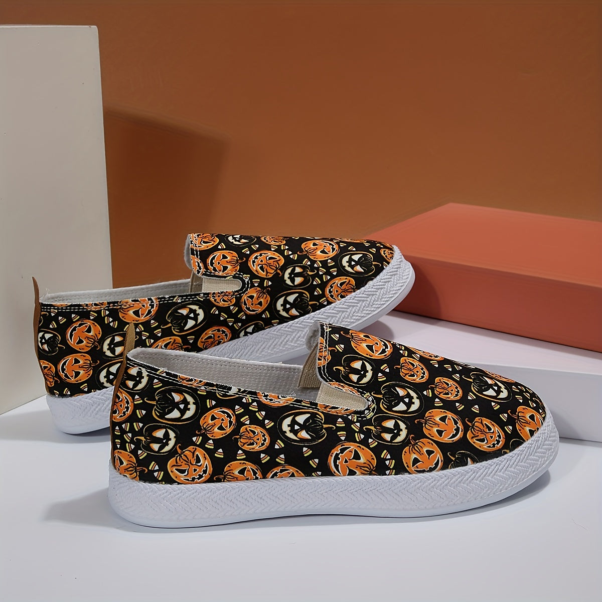 Halloween Flair: Women's Ghost Face Pumpkin Print Flats for Stylish & Comfy Casual Halloween Outfits