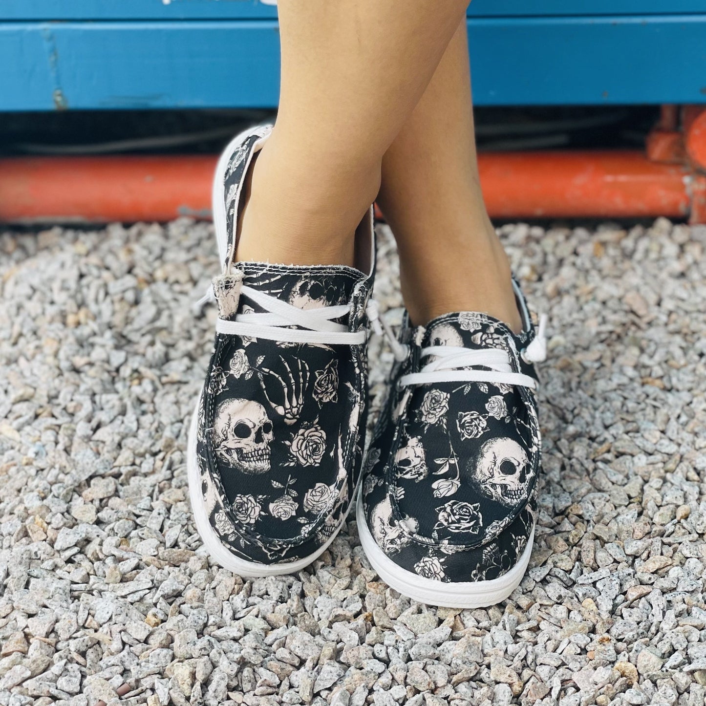 Skull And Flower Pattern Women's Comfy Canvas Shoes - Low-Top Slip-On Halloween Shoes for Lightweight Comfort