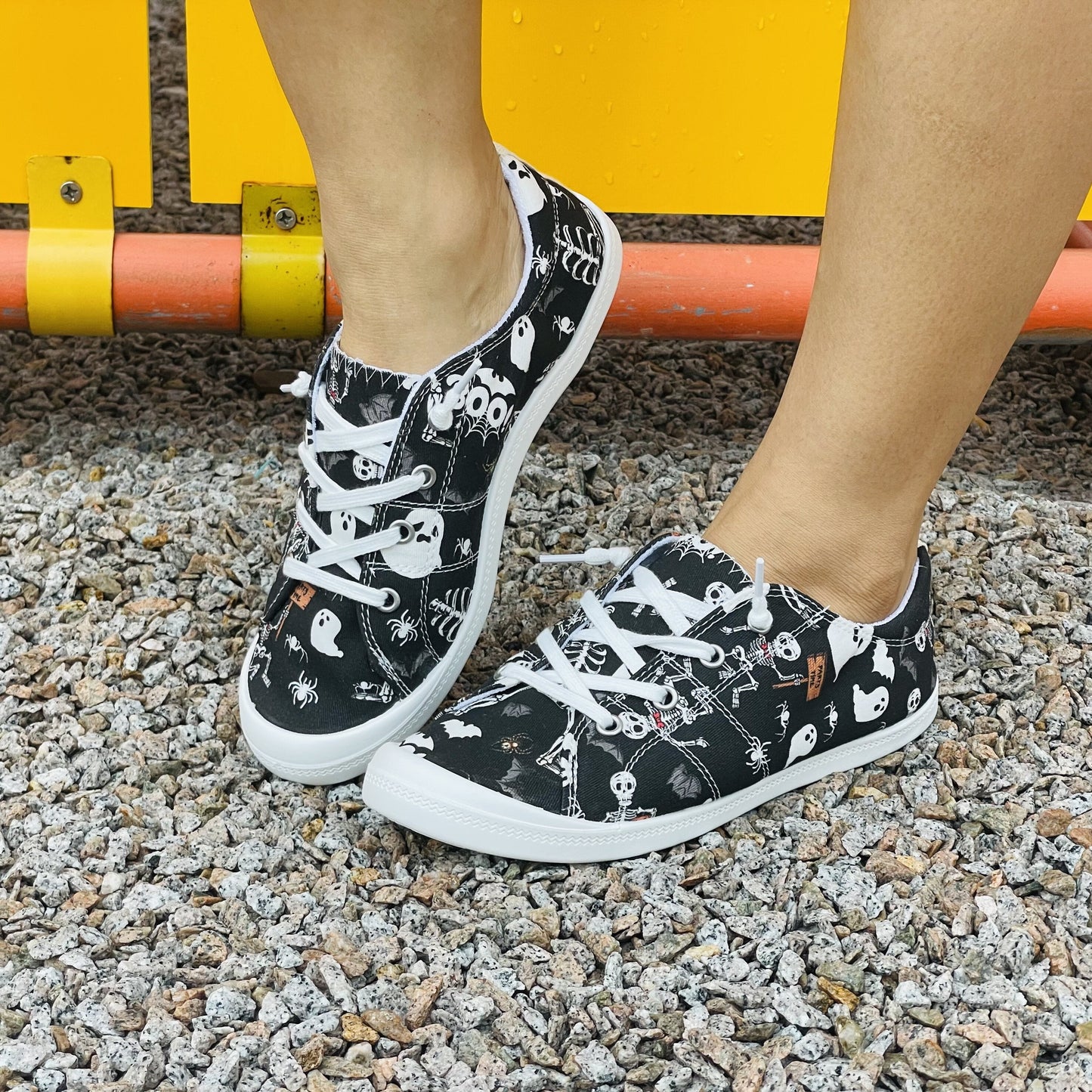 Lightweight Skeleton & Ghost Printed Women's Canvas Shoes - Perfect for Halloween and Everyday Comfort